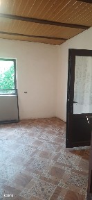 Casa cu 2 camere, curte mare, gata de utilizare