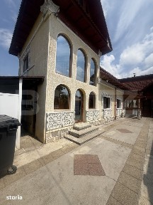 Casa spatioasa, 294 mp, 1.692 mp teren, garaj, terasa si gradina - V