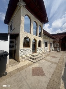 Casa spatioasa, 294 mp, 1.692 mp teren, garaj, terasa si gradina - V