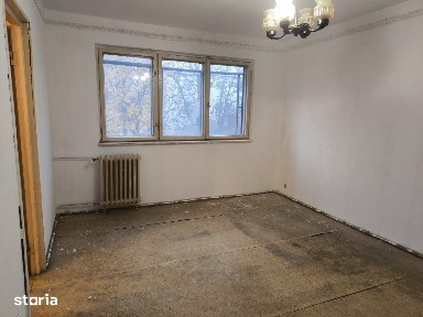 Malu Rosu,apartament 3 camere cf 2,3/4 de vanzare