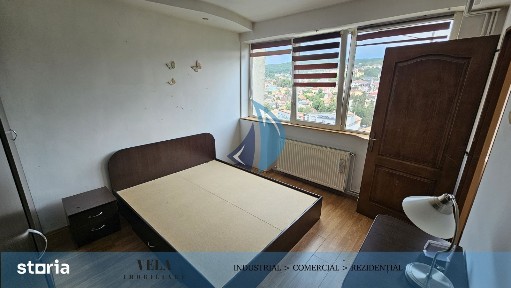 Apartament 3 camere, Cornisa