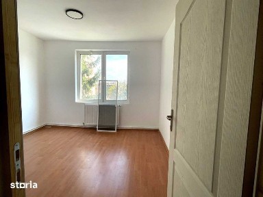 3 camere decomandat | 60 mp + logie | Etaj intermediar | Calea Bucures
