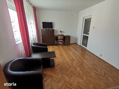 INCHIRIEZ apartament 2 camere decomandat,zona Centrala