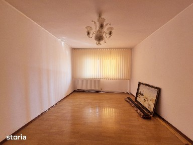 Apartament cu 3 camere, etaj 1, decomandat, zona 1 Mai