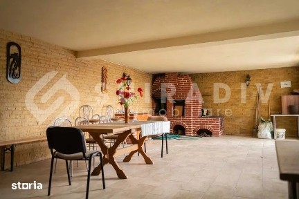 Casa cu 13 camere, 10 bai, 10 parcari-pretabila pensiune, azil-Apahida