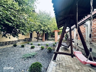Casă de închiriat - 5 camere | 190 mp utili|Curte 500 mp|Saună|Stupini