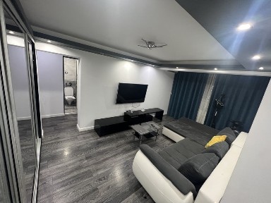 Vand apartament 2 camere renovat cu simț de rǎspundere