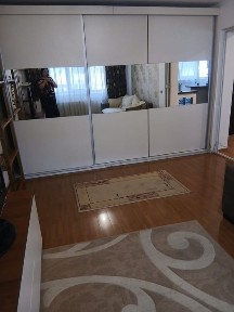 Inchiriez apartament o camera 42 mp Zimbru rond (blocul cu floraria Mir)