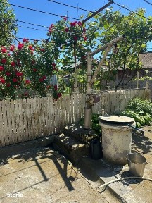 Casa cu garaj si teren + anexe, 100 mp, zona Produlesti