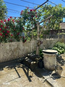 Casa cu garaj si teren + anexe, 100 mp, zona Produlesti