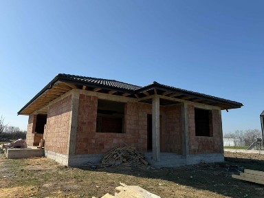 Casă plan parter Săsar!130 mp+ 550 mp teren