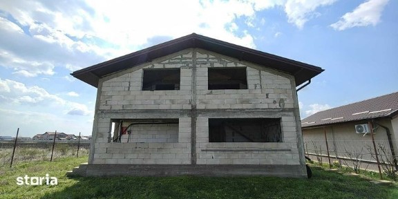 Casa in curs de constructie de vanzare