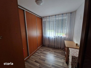 Vând apartament 4 camere