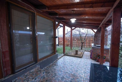 DUPLEX despartit prin camera tehnica
