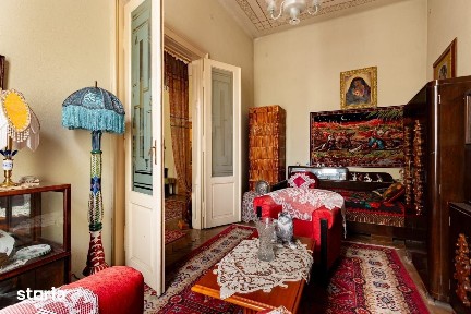 Casă ultracentral din caramida, 4 camere + etaj +pivnita, pod si curte