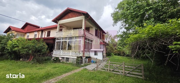 Vila de vanzare cu 6 camere si teren de 1000 mp in Cornu, Prahova