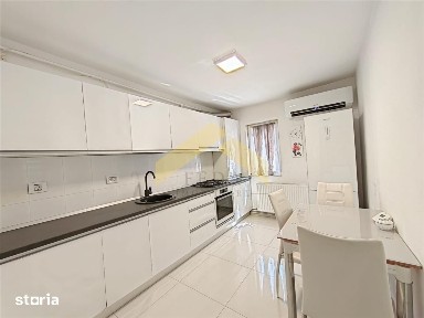 Apartament 3 camere de vanzare zona Bancilor