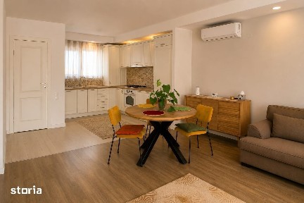 Cosmopolis - Vilă N cu mansardă, terasă și vedere directă la piscină
