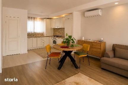 Cosmopolis - Vilă N cu mansardă, terasă și vedere directă la piscină