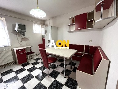 Apartament cu 3 Camere, Etaj Intermediar, Zona Cetate