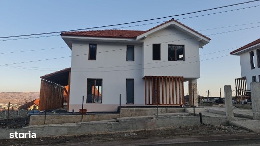 Casa individuala, 4 camere, 120 mp utili, teren liber 702 mp, Chinteni