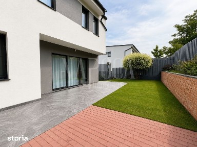 Casa 4 camere de vanzare in Floresti