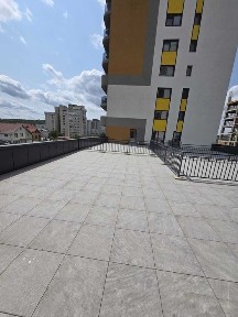 APARTAMENT 4 CAMERE DE INCHIRIAT se propune un apartament 100 mp arie utila, 4 camere 2 bai si terasa de 70 mp, in complexu Poitiers Towers.