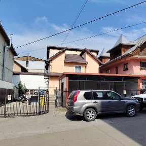 Casă și spațiu comercial în centrul burdujeniului pe strada Tineretulu