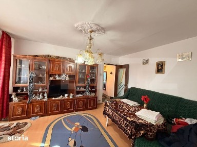 Apartament de 3 camere, semideocomandat, zona Cornitoiu