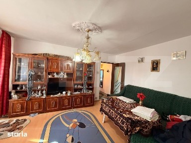 Apartament de 3 camere, semideocomandat, zona Cornitoiu