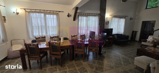 Vila in Sinaia cu parau in curte si view superb