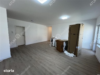 Apartament cu 3 camere 2 bai si balcon etaj 1 zona Doamna Stanca