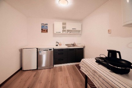 casa saseasca cu curte, gradina mare si pivnita zidita