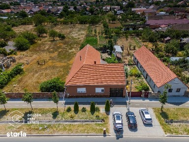 Casa foarte spatioasa cu gradina si gospodarie, Santana