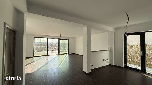 Vila tip duplex moderna, localizare excelentă langa Paradisul Verde Co