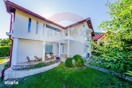 Casă elegantă în zonă exclusivistă, cu priveliște de vis