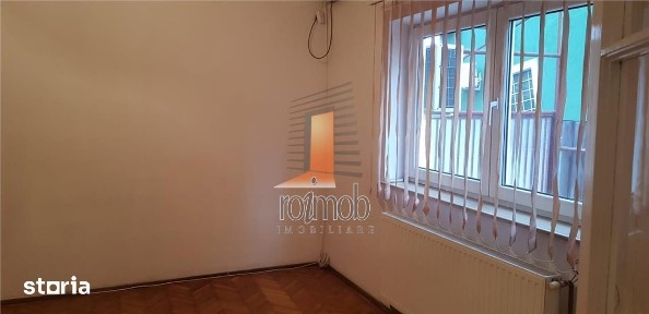 Piata Muncii stradal parter de vila 3 camere 60mp, pretabil birou
