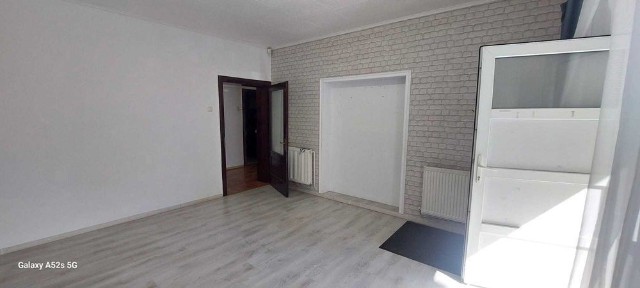 Spatiu comercial la casa, curte proprie, Florilor