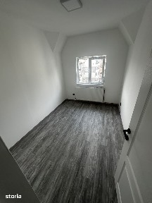 Apartament cu 3 camere de vanzare, 48 mp, Dealul Florilor