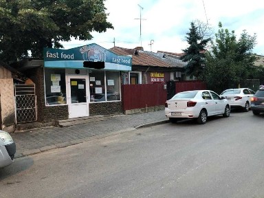 Vand casa + spatiu comercial