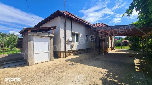 Casă de vânzare în comuna Albeștii de Argeș, județ Argeș.