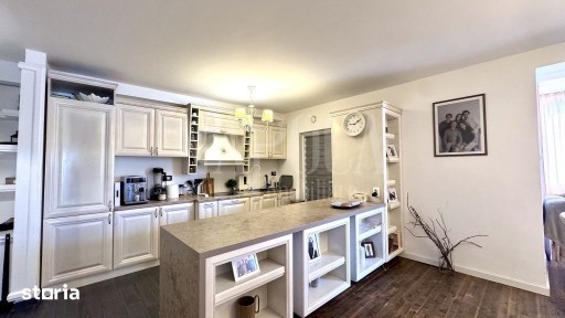 Apartament 5 camere de vanzare in Floresti