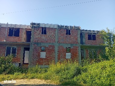 Casă cu 4 camere, curte mare, zonă liniștită