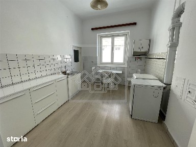 Apartament la casa cu spatiu comercial si garaj - zona Bd. Victoriei