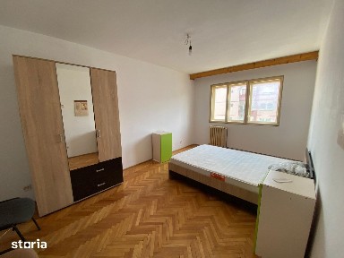Apartament 4 camere 2 bai zona Vasile Aaron