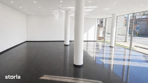 Clădire comercială de închiriat disponibilă și pentru vânzare