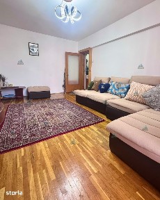 Apartament 3 camere de vânzare - Zona Valah