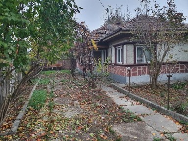 Casă bătrânească de vânzare - Centru Ciolpani, DN1