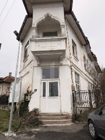 Cladire P+1 cu 9 camere si Terasa Spectaculoasa, Ideala pentru Pensiun