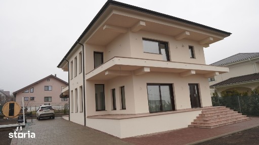 Casă de vânzare, 180 mp utili, teren 1080 mp, garaj 40 mp Scheia